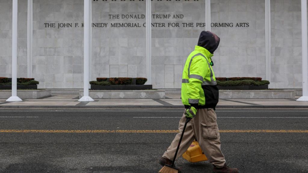 El Centro John F. Kennedy para las Artes Escénicas con el nombre de Trump en primer lugar.