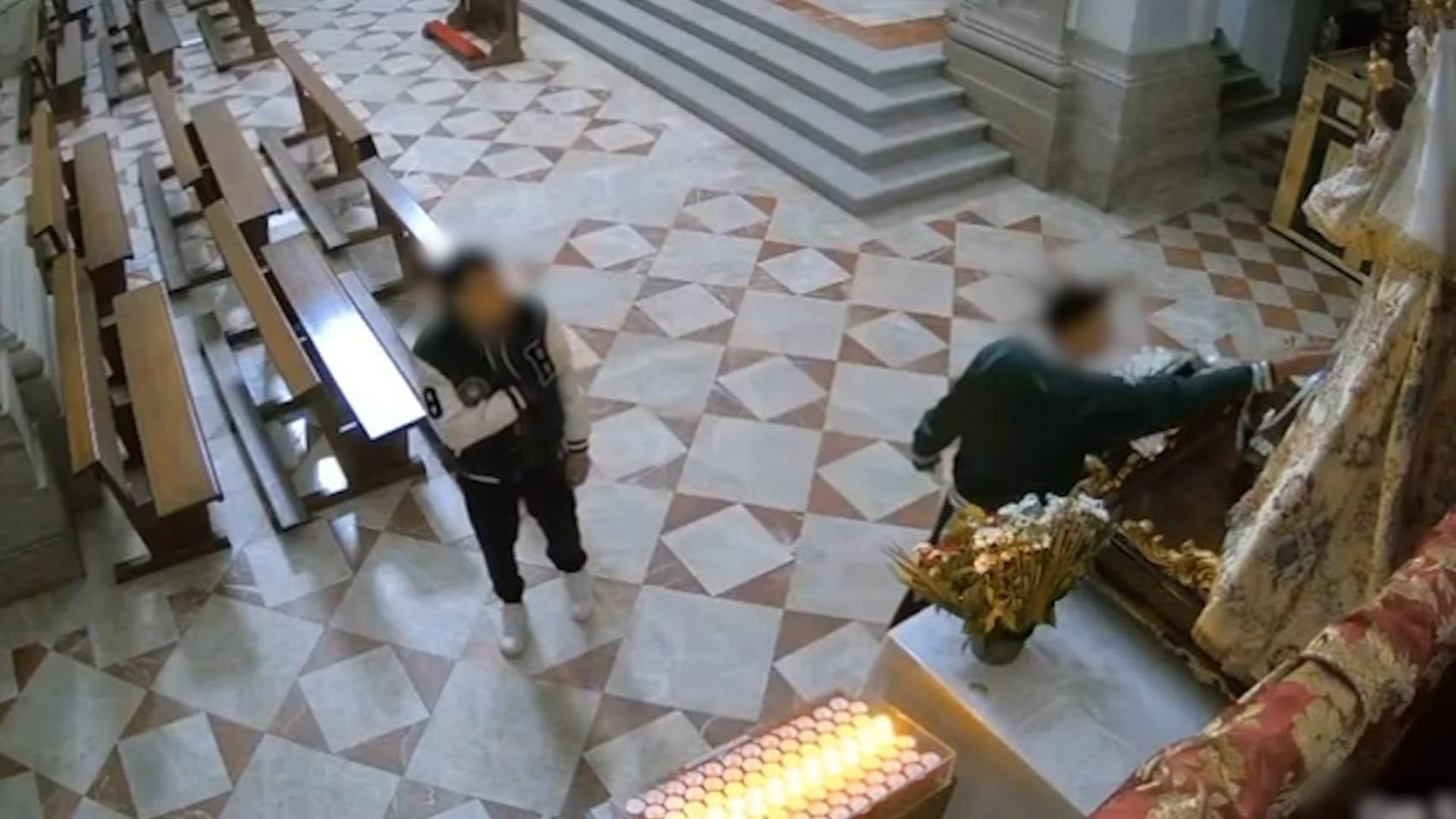 Los dos hermanos detenidos mientras robaban en la iglesia de Puente del Arzobispo (Toledo).