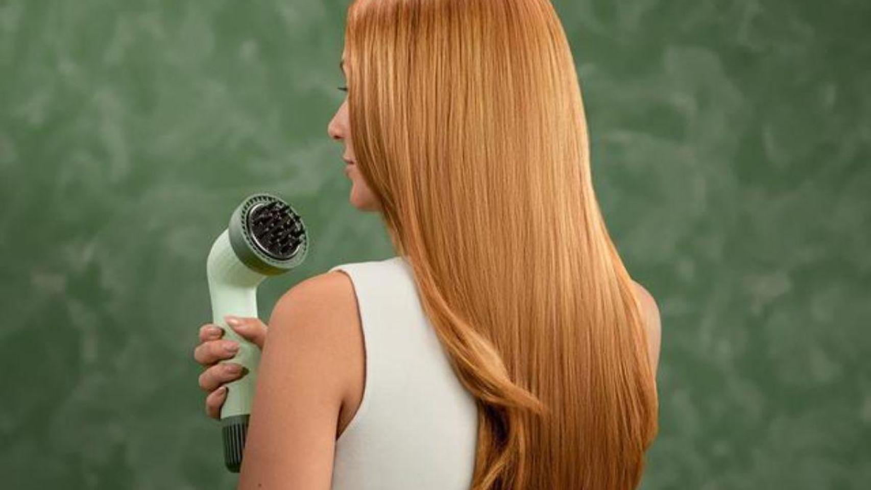 El secador que mejor cuida de tu melena: con 7 aceites esenciales que hidratan y reducen el frizz