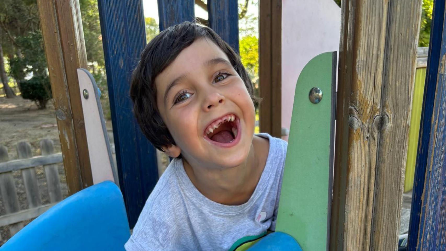 Julio Orte, de 4 años, que padece cefalopatía epiléptica
