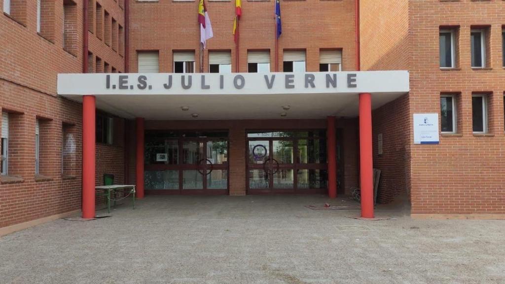 Fachada del IES Julio Verne de Bargas.
