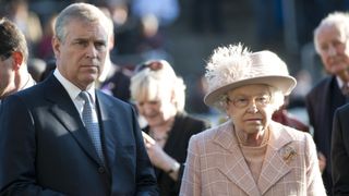 La detención del expríncipe Andrés, el último escándalo de muchos que han erosionado la imagen de la Corona británica