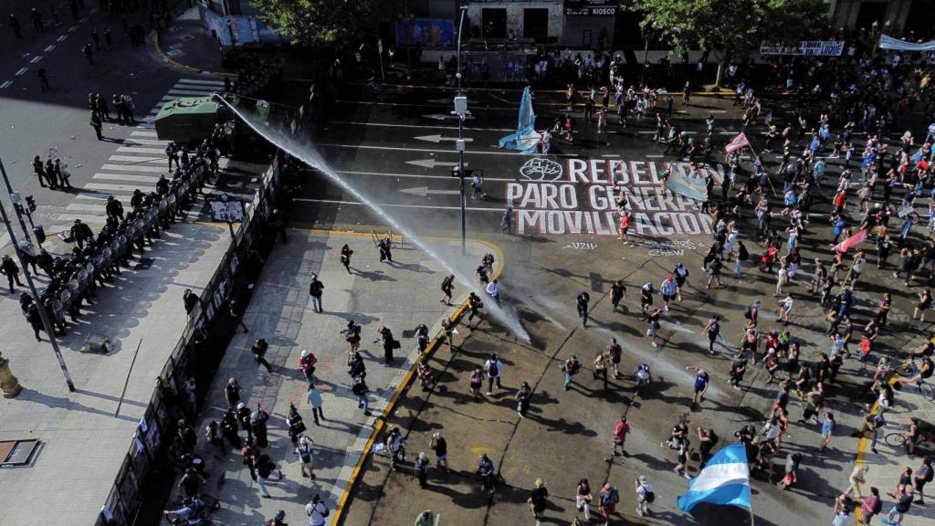 Se produjeron protestas en las calles de Buenos Aires contra las reformas laborales de Millay.