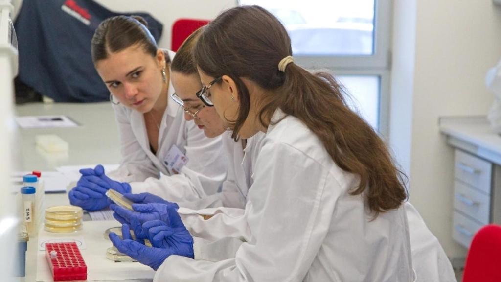 Investigadores del programa MicroMundo.