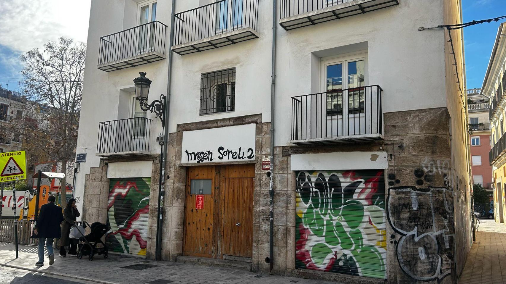 El edificio de apartamentos en la calle Mossen Sorell en Valencia. EE
