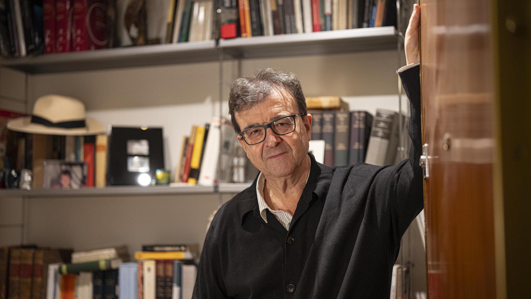 Javier Cercas, autor de 'Anatomía de un instante' y uno de los mayores expertos en el 23-F, recibe a EL ESPAÑOL en su domicilio en Barcelona.