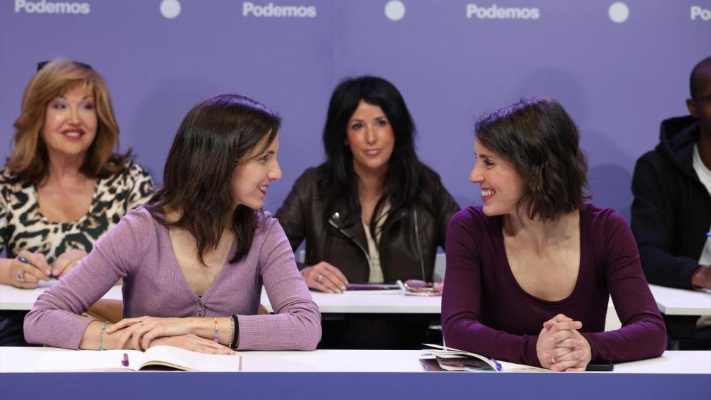 La secretaria general de Podemos, Ione Belarra, y la secretaria política y eurodiputada, Irene Montero, este viernes.
