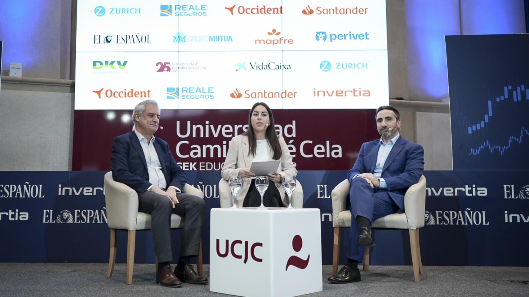 Borja López-Chicheri, director gerente de la Asociación Española de Corredurías de Seguros y Reaseguros (Adecose); Laura Broche, redactora de Invertia; y Álvaro Urrutia, director general de la Asociación de la Mediación Aseguradora de Entidades Financieras (Amaef) en la segunda jornada del I Observatorio del Sector Asegurador organizado por EL ESPAÑOL-Invertia.
