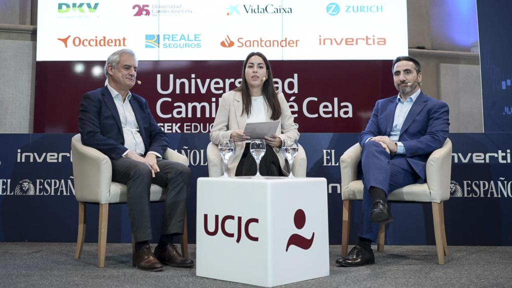 Borja López-Chicheri, director gerente de la Asociación Española de Corredurías de Seguros y Reaseguros (Adecose); Laura Broche, redactora de Invertia; y Álvaro Urrutia, presidente de la Asociación de la Mediación Aseguradora de Entidades Financieras (Amaef) en la segunda jornada del I Observatorio del Sector Asegurador organizado por EL ESPAÑOL-Invertia.