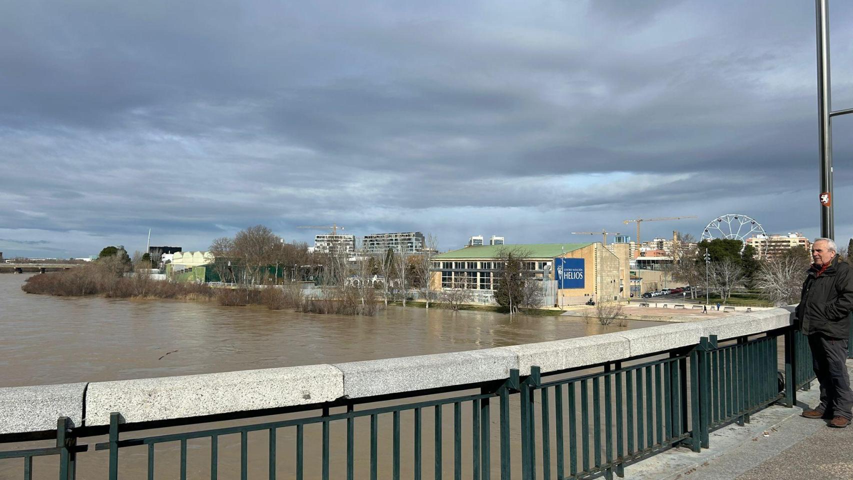 El Ebro, a su paso por Zaragoza durante la crecida.
