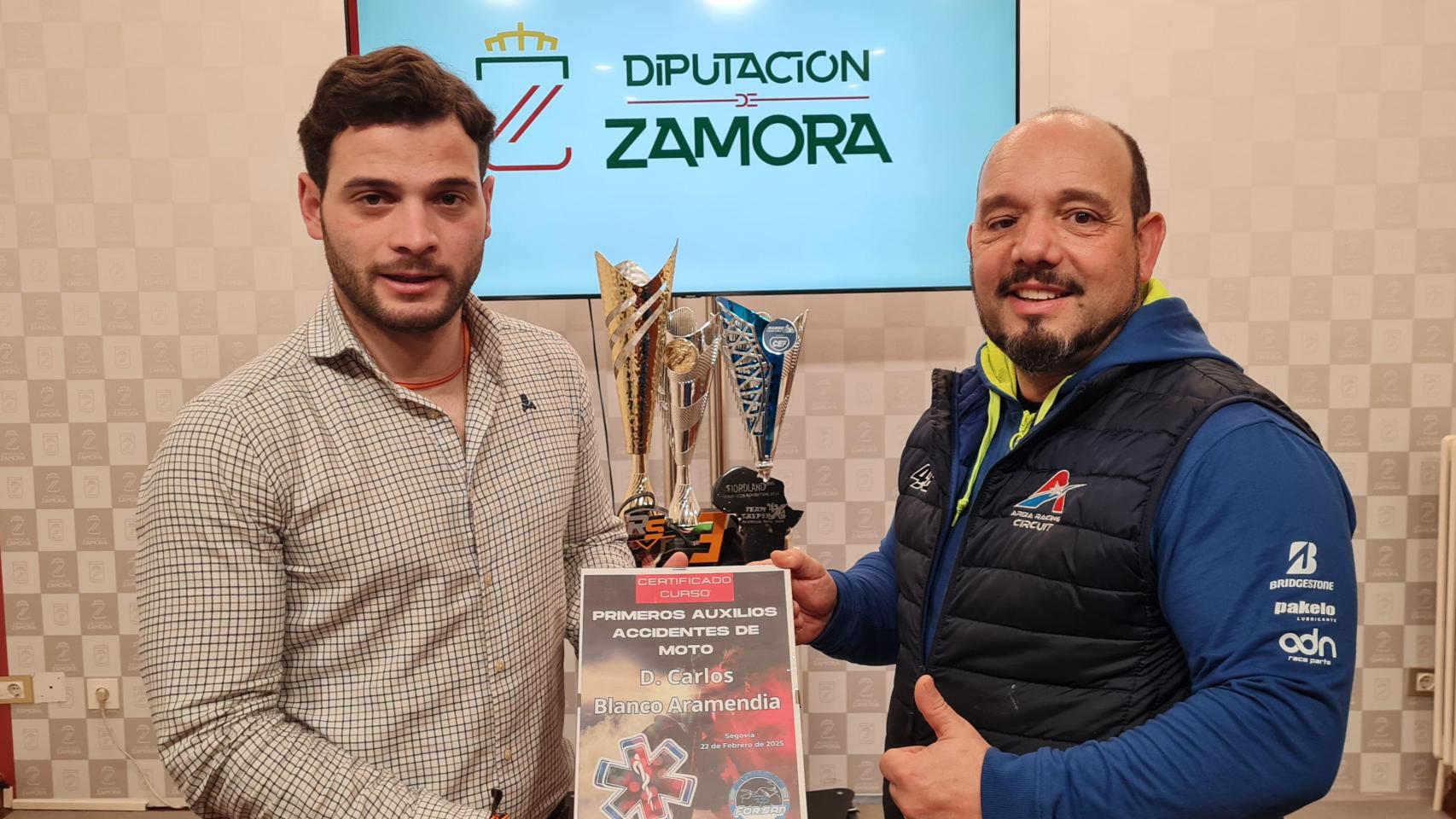 La Diputación de Zamora recibe al piloto benaventano Carlos Blanco.