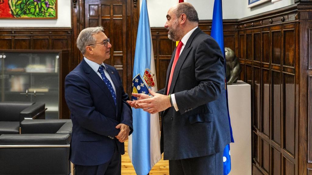 Recepción de Luis Menor (Presidente de la Diputación de Ourense) al nuevo presidente de la Confederación de Empresarios de Ourense, David Martínez