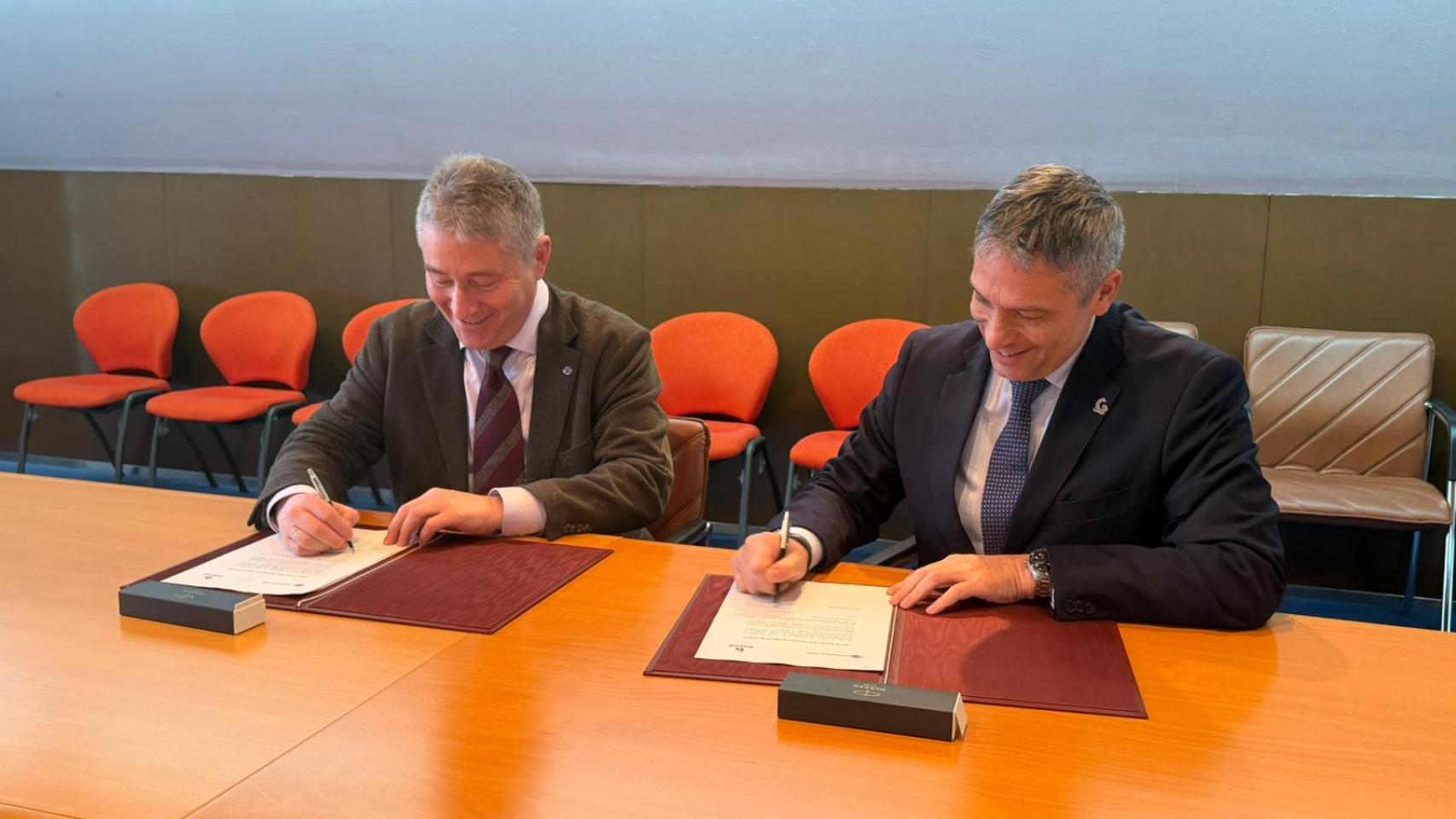 Instante de la firma del acuerdo.