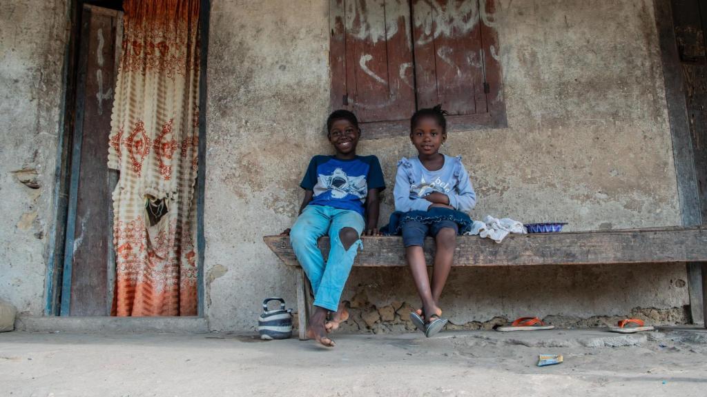 Dos niños sierraleoneses.