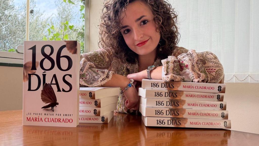 María, con sus libros.