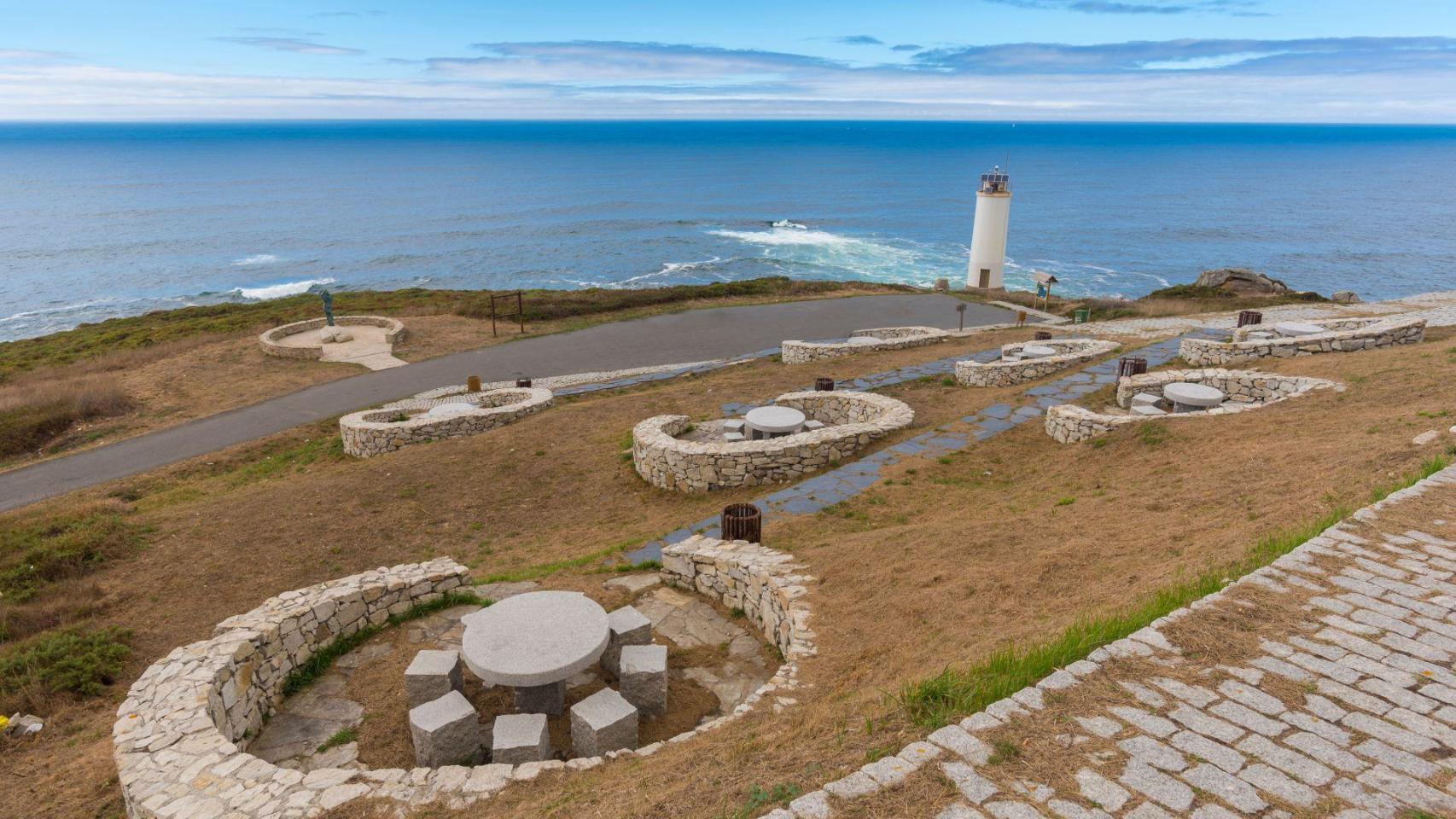 La pintoresca zona de picnic cerca del Faro de Laxe, en la Costa da Morte