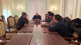 Agricultores y ganaderos se reúnen con el sudelegado del Gobierno en Ourense, Eladio Santos, para abordar sus principales demandas.