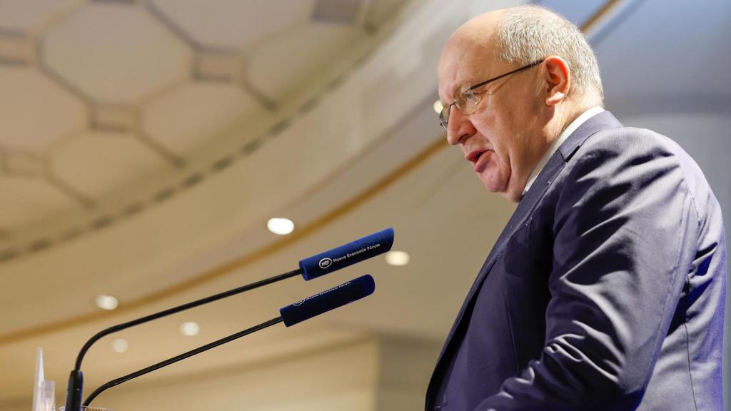 El comisario europeo de Defensa y Espacio, Andrius Kubilius, protagoniza un desayuno informativo organizado por el Foro de la Nueva Defensa y el Espacio.