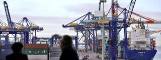 Imagen de contenedores en el Puerto de Valencia. EFE / Manu Bruque