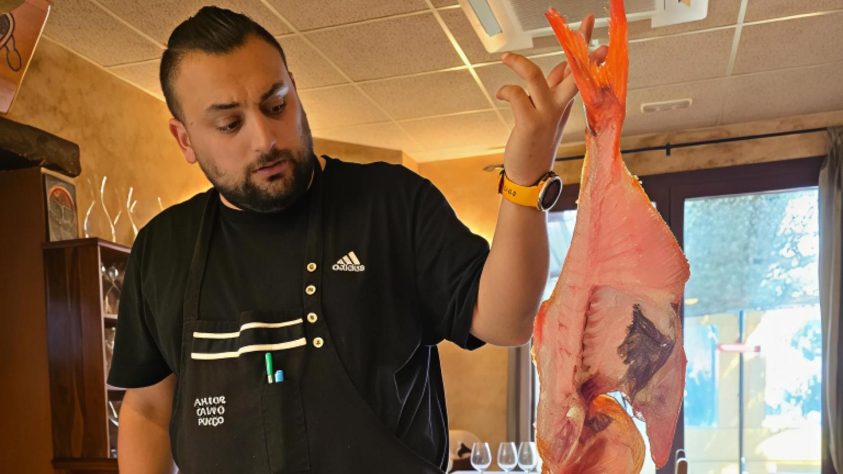 El chef Miguel Galino en su restaurante de Huesca.