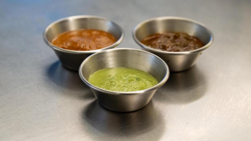Las salsas que sirven junto a sus tacos.