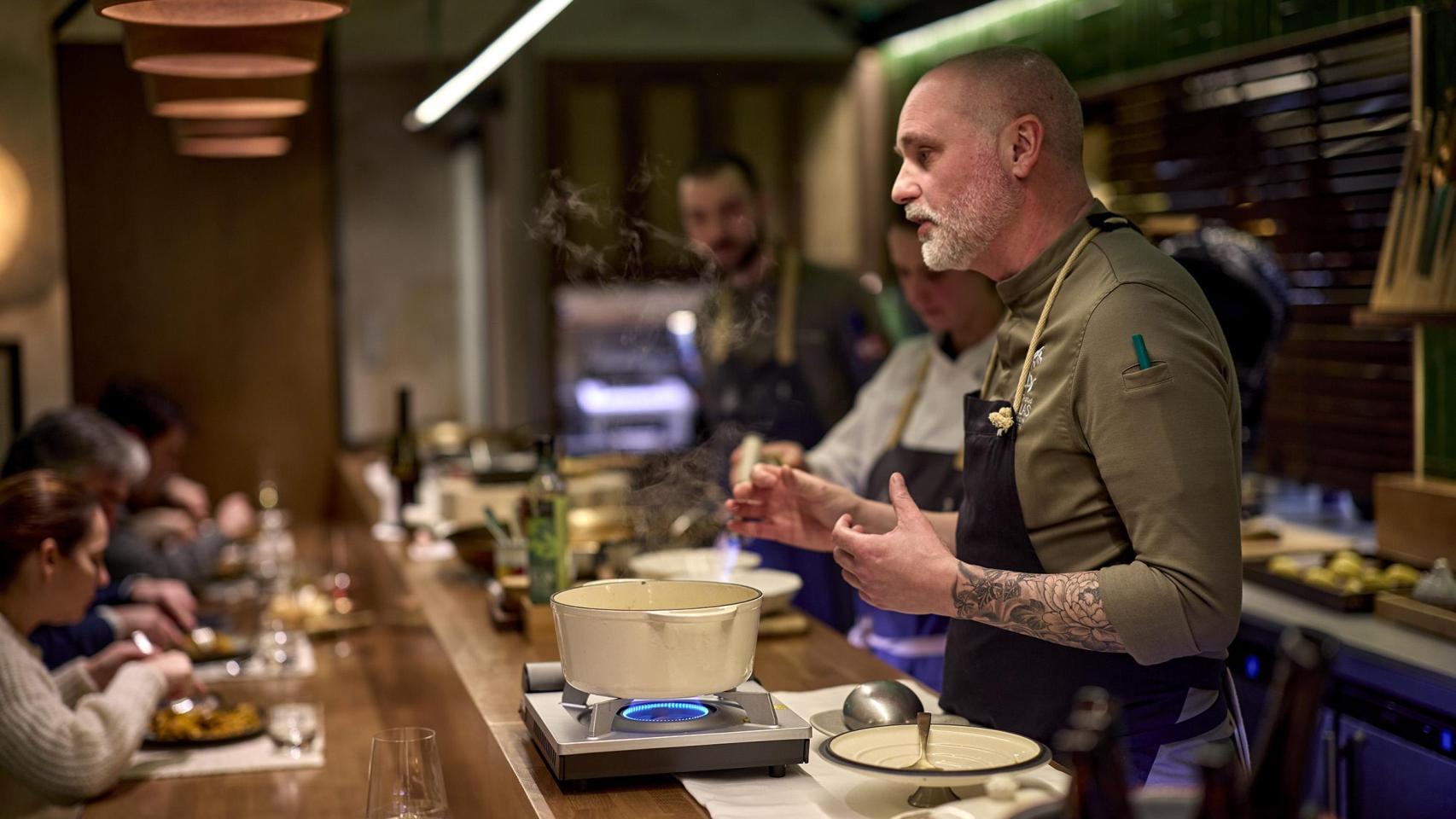 Rodrigo de la Calle convierte su restaurante de alta cocina en una arrocería (a mediodía): Me dejé empujar y la bola ya va sola