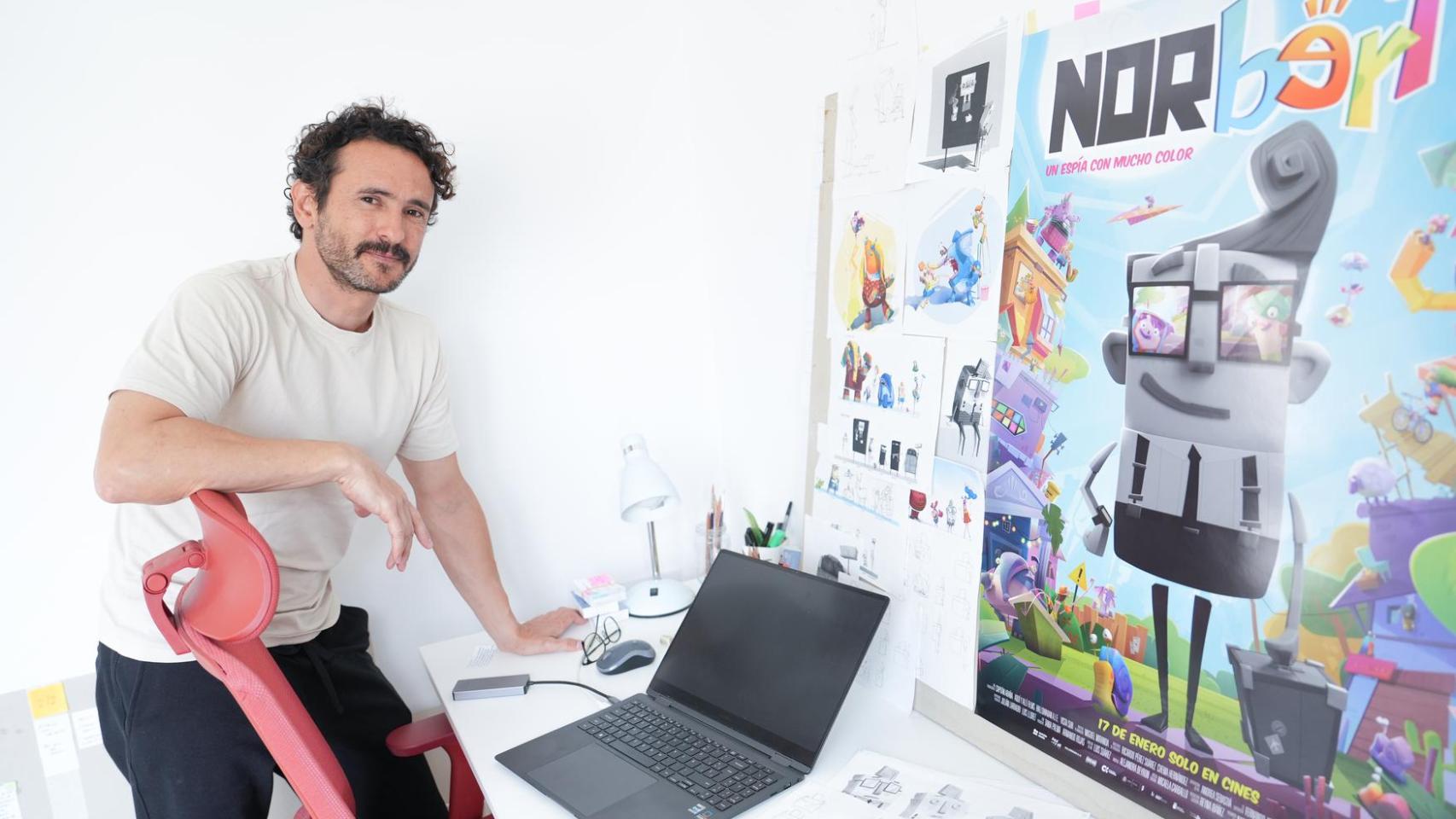 José Corral Llorente, director de 'Norbert', en su casa de Canarias.