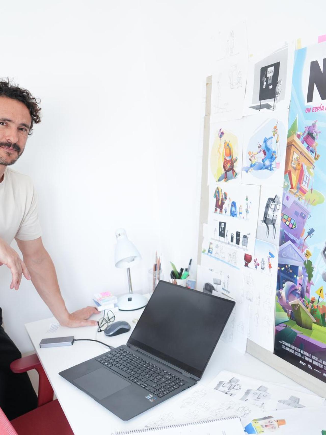 José Corral Llorente, director de 'Norbert', en su casa de Canarias.