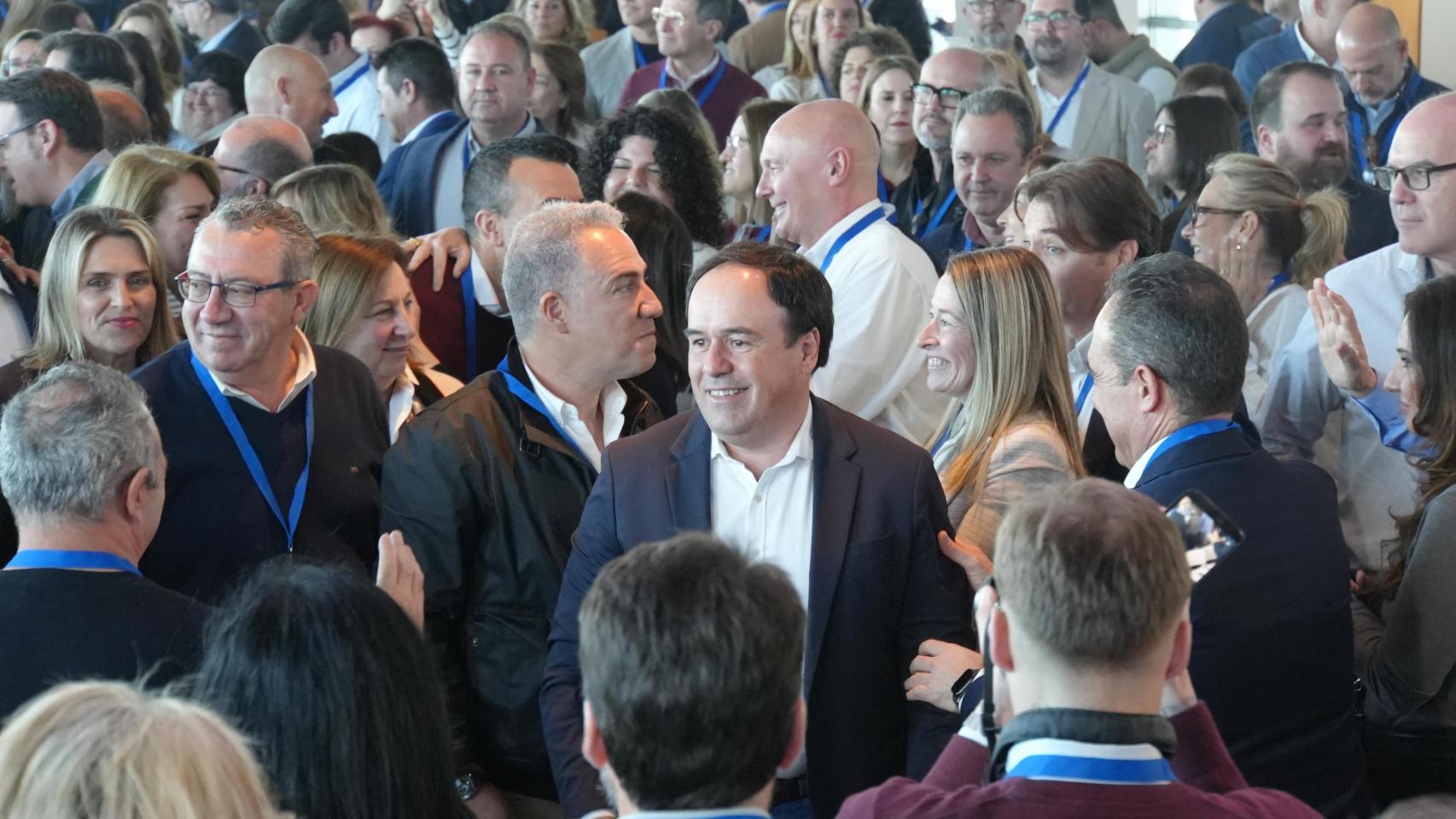 Juanfran Pérez Llorca, centro, en el encuentro de este sábado en Dénia.