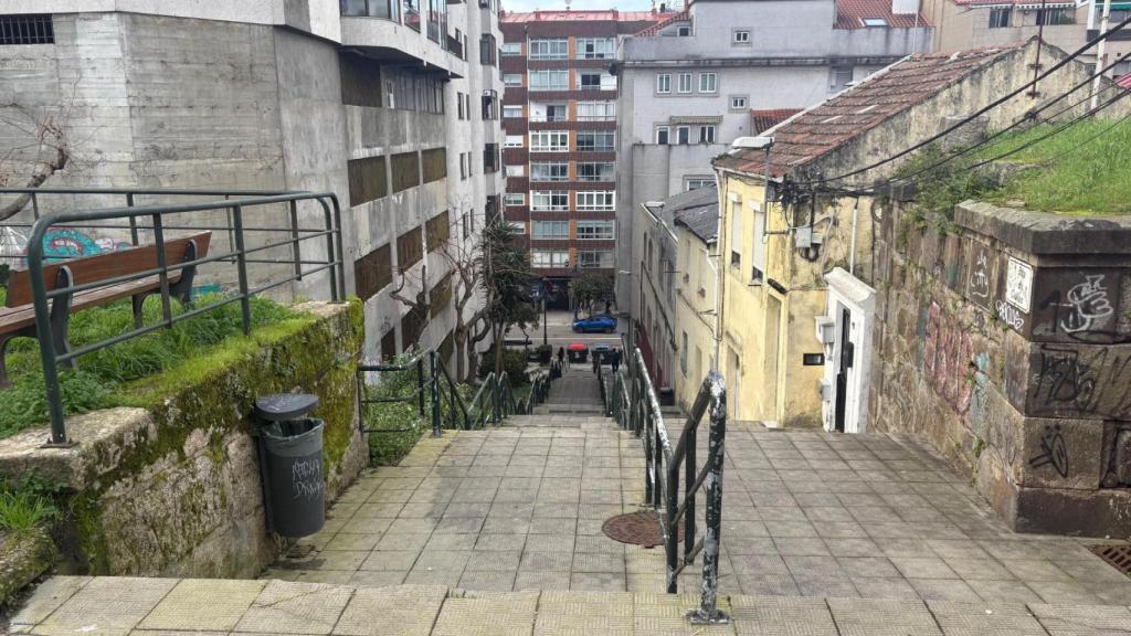 Escaleras que conectan A Eira con García Barbón.