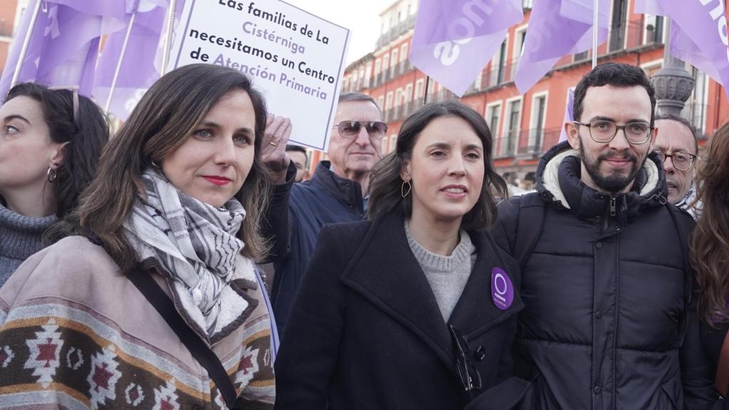 La eurodiputada de Podemos Irene Montero, acompañada por Ione Belarra, participa en una manifestación por la Sanidad Pública en Valladolid