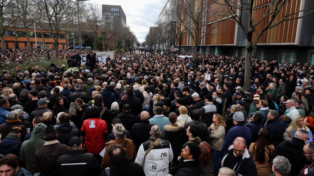 Asistentes a la marcha convocada en Lyon para homenajear a Quentin.