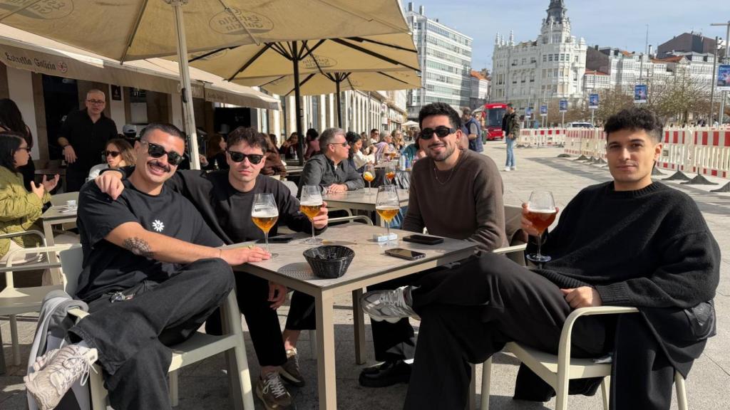 Grupo de amigos en La Marina