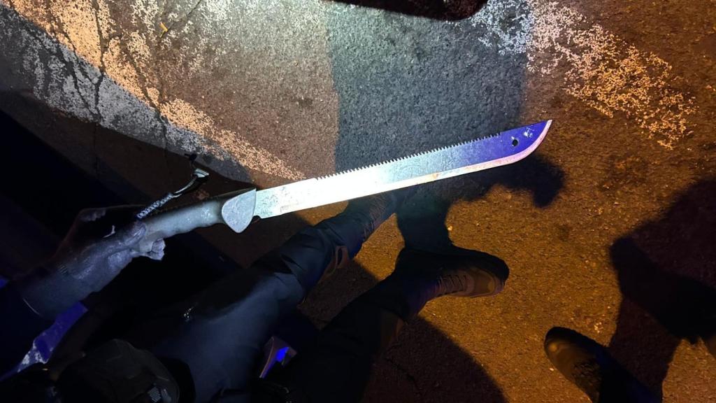 El machete platanero de 60 centímetros con el que Juan Manuel A. F. mató a su hijo Yarid de 10 años.