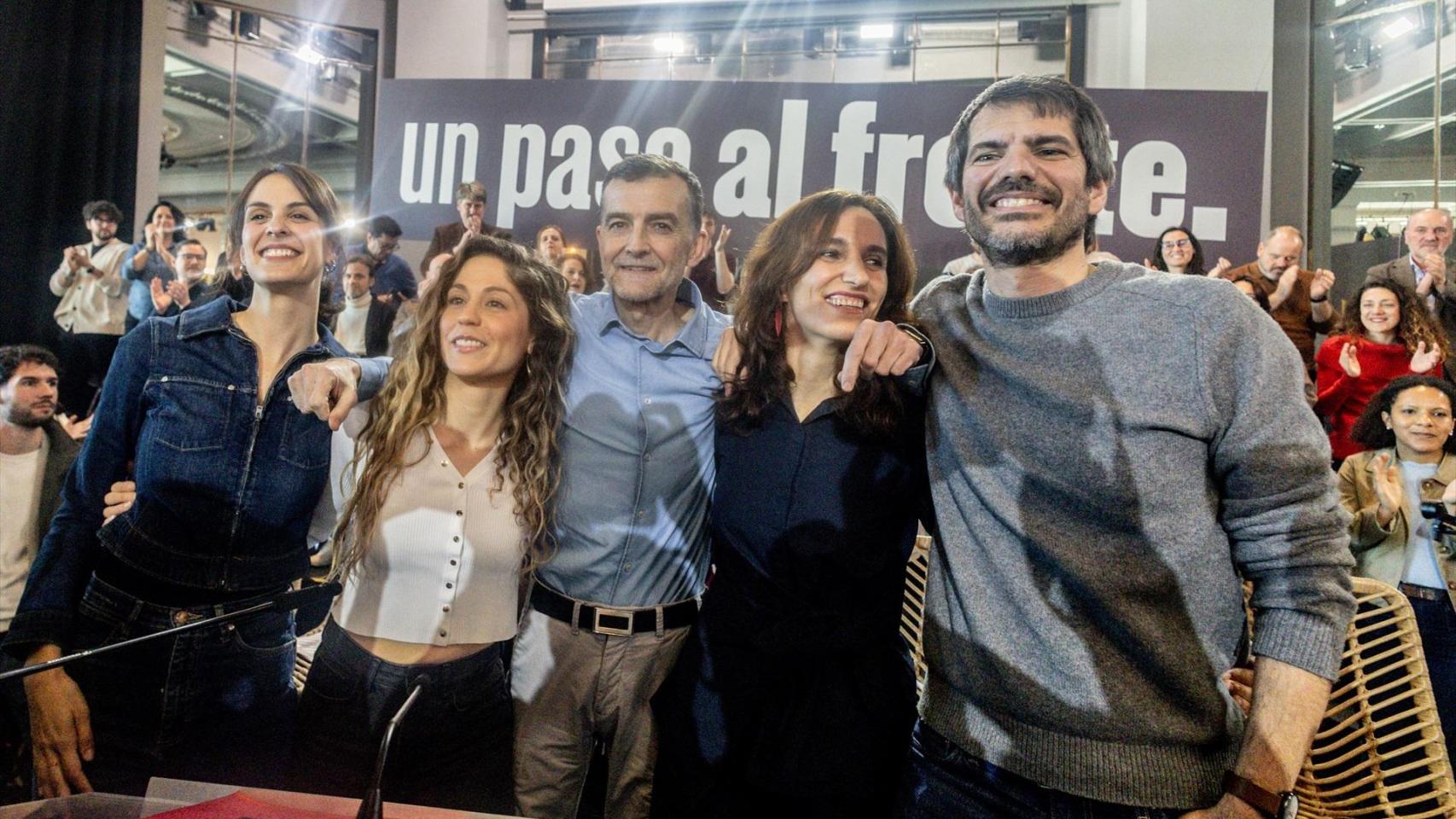 Rita Maestre, Lara Hernández, Antonio Maíllo, Mónica García y Ernest Urtasun, durante el acto de Sumar celebrado este sábado en Madrid.