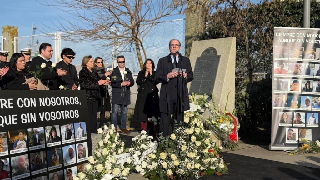 El Defensor del Pueblo, Ángel Gabilondo, interviene en el acto por el cuarto aniversario del naufragio del Villa de Pitanxo, en Marín (Pontevedra).