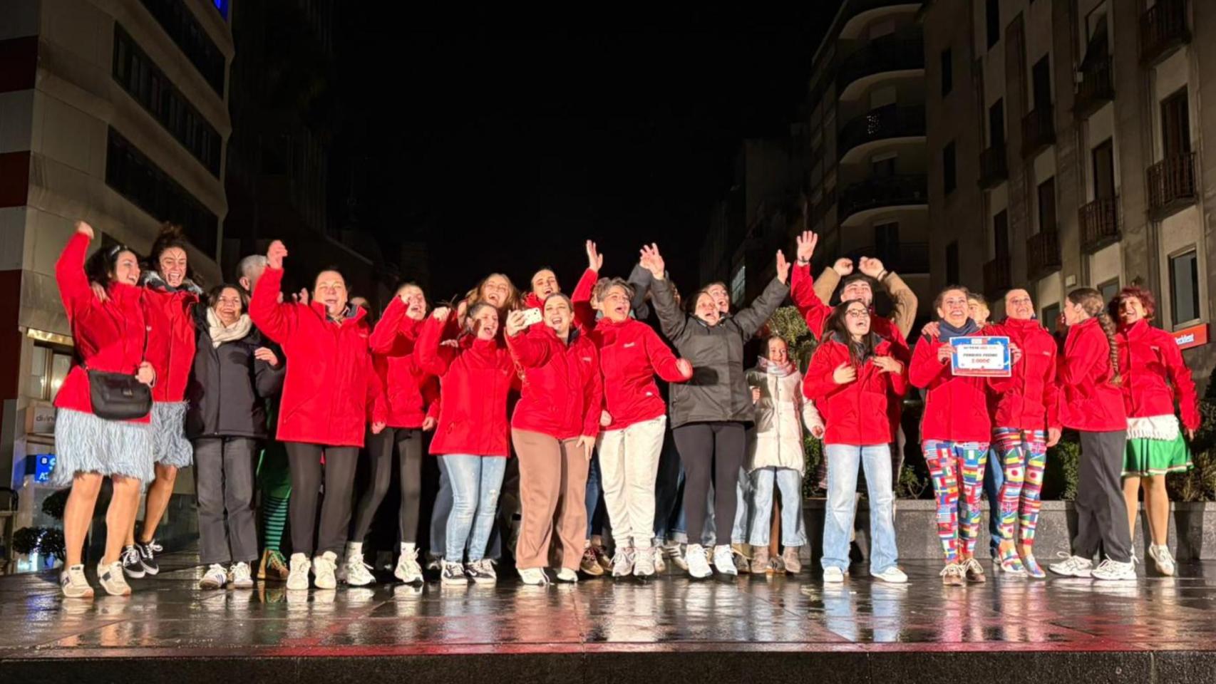 Os da casa, comparsa ganadora, durante el desfile.