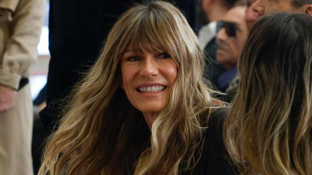 Begoña Gómez, este sábado en la Moncloa, durante el homenaje del Gobierno al pueblo gitano, con uno de los mensajes de WhatsApp de Koldo.