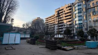 La Alameda de Vigo empieza a dejar atrás la Navidad: comienza el desmontaje del Cíes Market