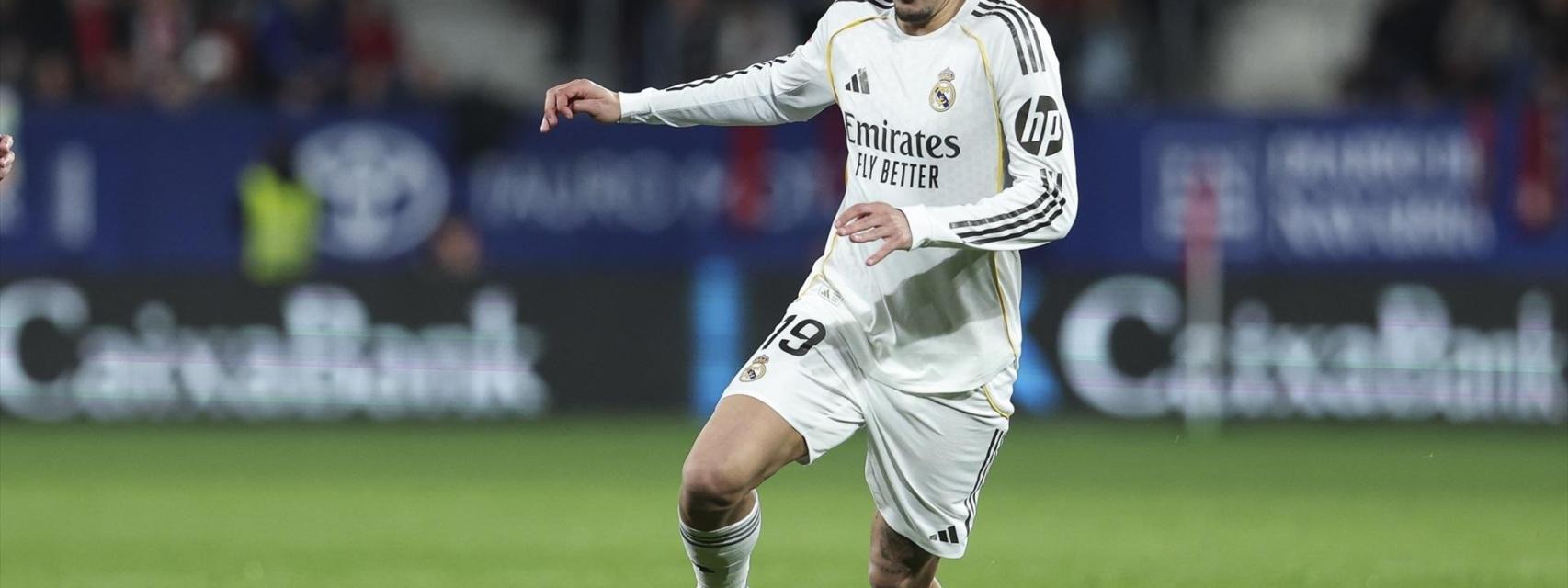 Dani Ceballos conduce el balón durante el partido ante Osasuna.