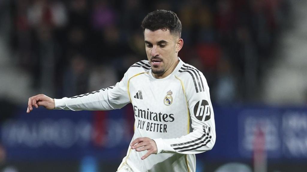 Dani Ceballos conduce el balón durante el partido ante Osasuna.