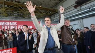 El presidente del Gobierno, Pedro Sánchez, durante el acto de precampaña del PSOE en Ponferrada (León) este domingo.