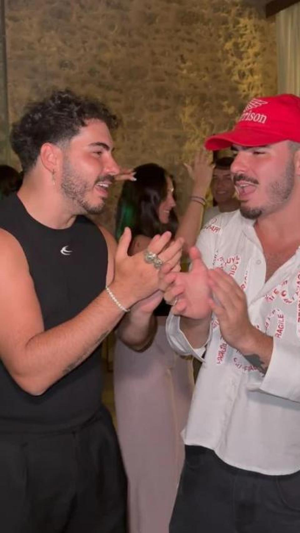 Los Gemeliers, en su fiesta de cumpleaños, poco antes de ser atacados.