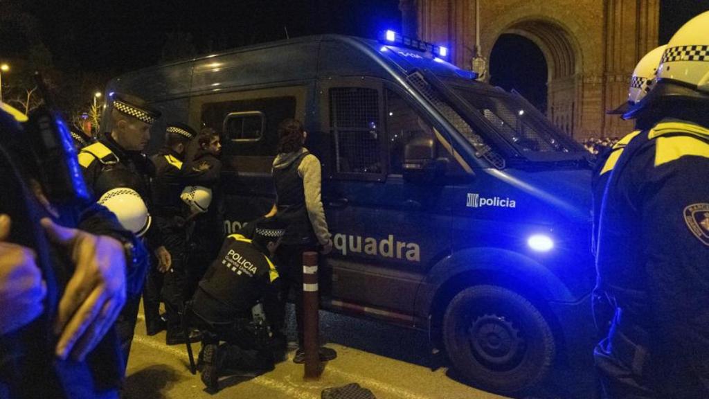 inco personas han sido detenidas esta noche por desórdenes públicos en Barcelona