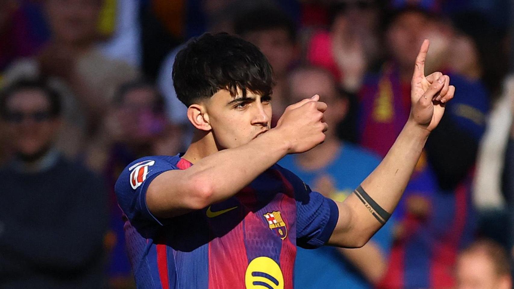 Marc Bernal celebra uno de sus goles con el Barcelona.