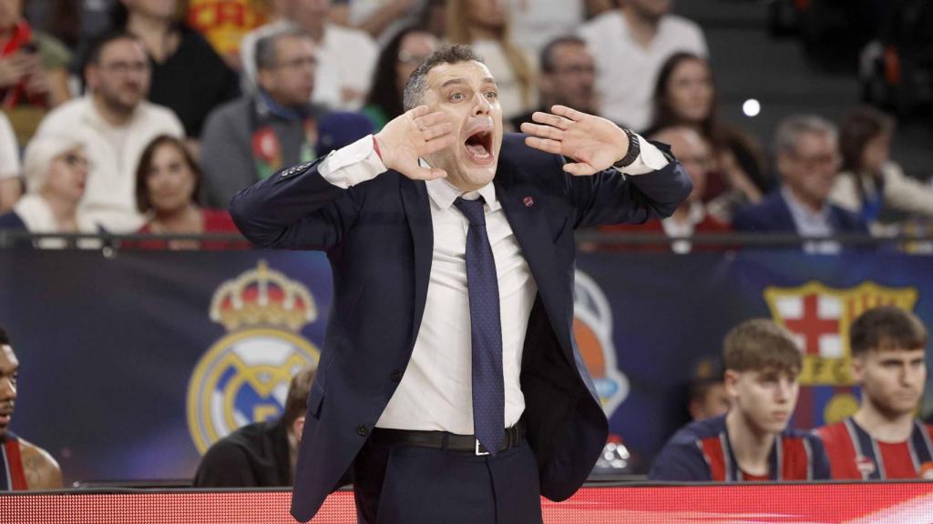 Paolo Galbiati da instrucciones a los suyos en la final ante el Real Madrid.
