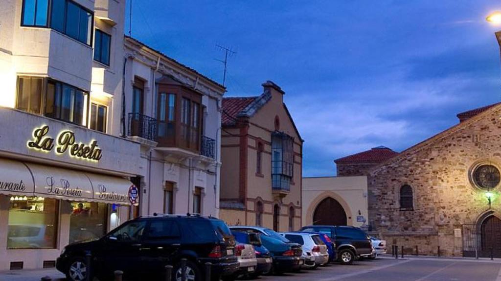 El restaurante y hotel La Peseta, desde la Plaza de San Bartolomé.
