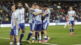 Los jugadores del Málaga CF celebran el gol de la victoria contra el Albacete