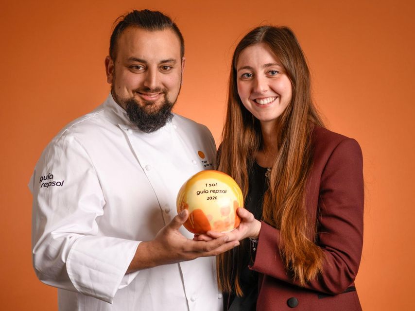 Miguel Pueyo y Lucía Boned con su primer Sol Repsol.