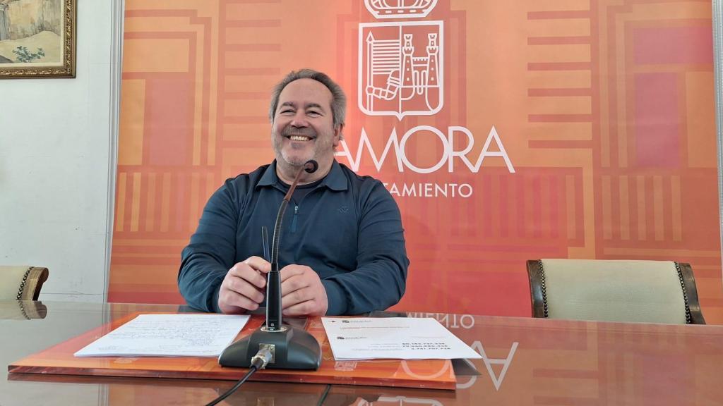 El alcalde de Zamora reclama que IU lidere el 'nuevo movimiento' de la izquierda.